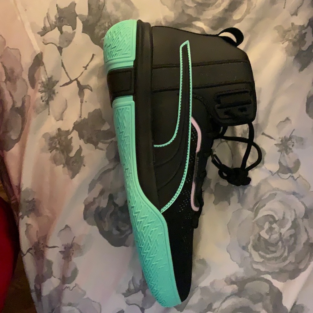 Brand New Puma Baskstball shoe